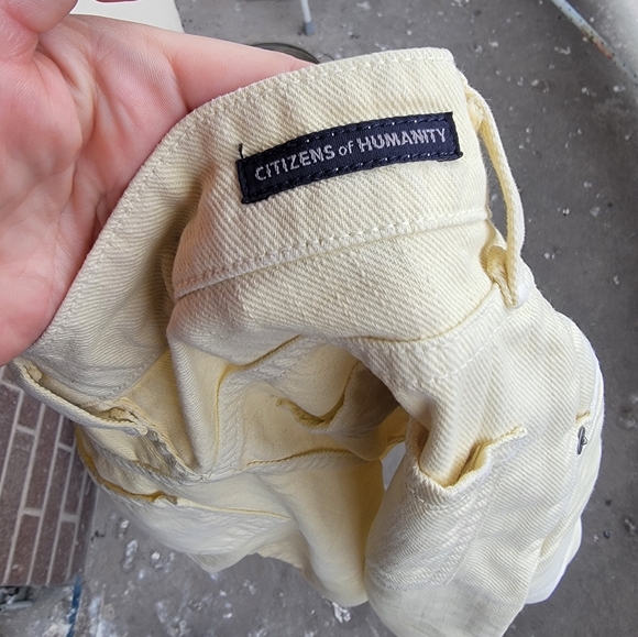 Citizens of Humanity Dylan Drop Rise Cropped Jean in Pale Yellow - Picture 6 of 9